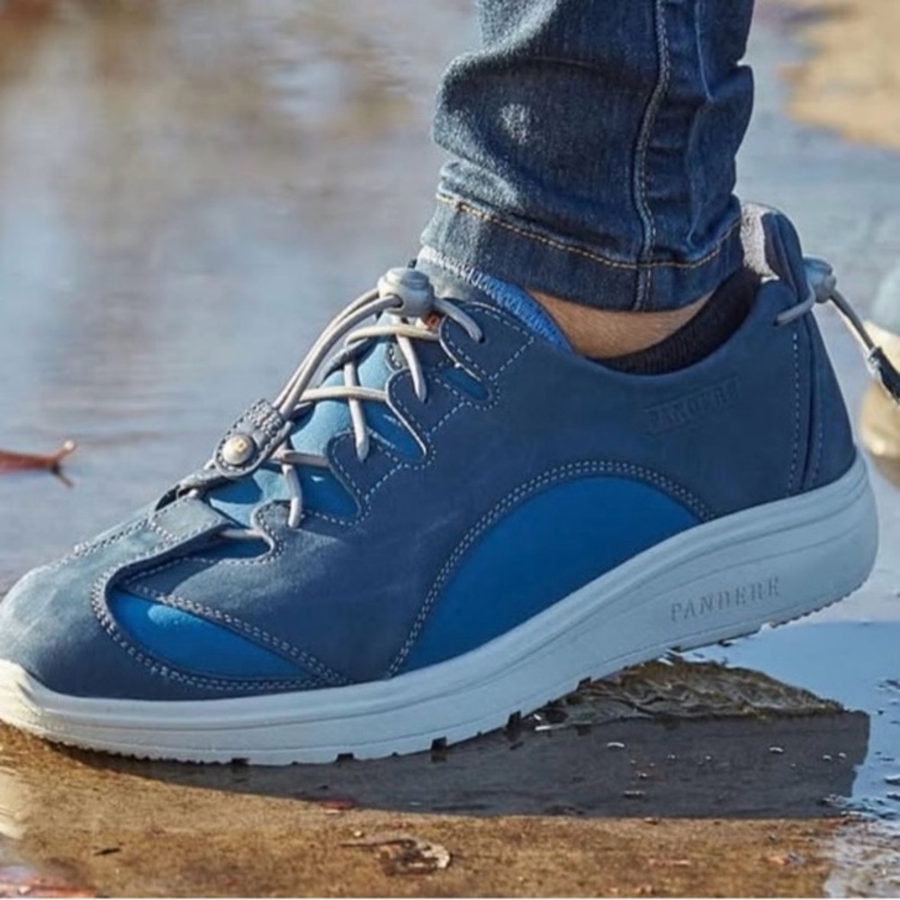 Pandere Barista Expandable Comfort Shoes Women's Size 5E Blue; Edema;
Diabetic